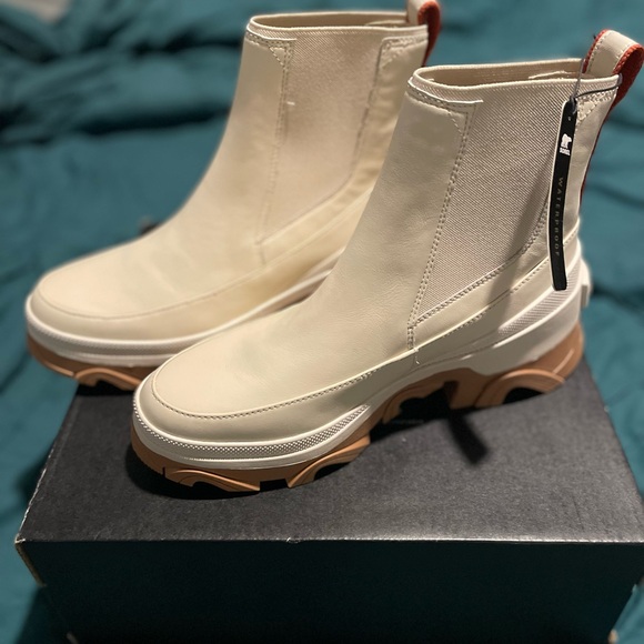 NWT Sorel Brex Chelsea Boot, size 9 - Picture 4 of 6